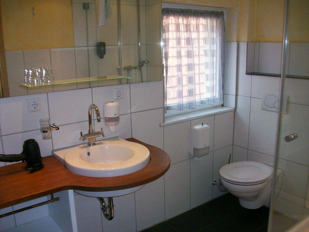 Gasthaus Zum Engel Fischerbach Room photo
